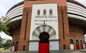 APARTAMENTO AMOBLADO SECTOR LAURELES-ESTADIO hasta 8 personas - Londres